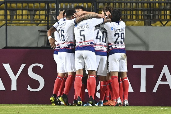 COPA SUL-AMERICANA DE 2021. FASE DE GRUPOS. GRUPO A. SEXTA RODADA. SAN LORENO. ARGENTINA. TERCEIRO LUGAR. HUACHIPATO. CHILE. SEGUNDO LUGAR.