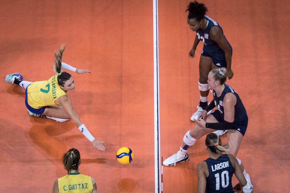 LIGA DAS NAÇÕES DE VÔLEI FEMININO. FINAL. JOGO ÚNICO. ESTADOS UNIDOS. CAMPEÃO. 2018. 2019. 2021. TRICAMPEÃO. BRASIL. VICE-CAMPEÃO.