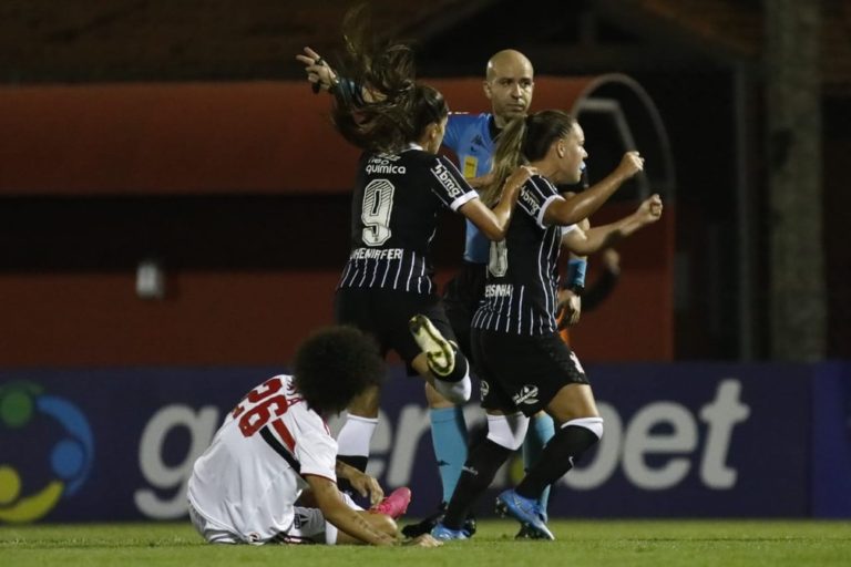 CAMPEONATO BRASILEIRO DE FUTEBOL FEMININO DA SÉRIE A1 D E2021. PRIEMIRA FASE. DÉCIMA SEGUNDA RODADA. MINAS BRASÍLIA-DF. REAL BRASÍLIA-DF. CORINTHIANS-SP. SÃO PAULO-SP. SANTOS-SP. FERROVIÁRIA-SP. I NTERNACIONAL-RS. PALMEIRAS-SP.