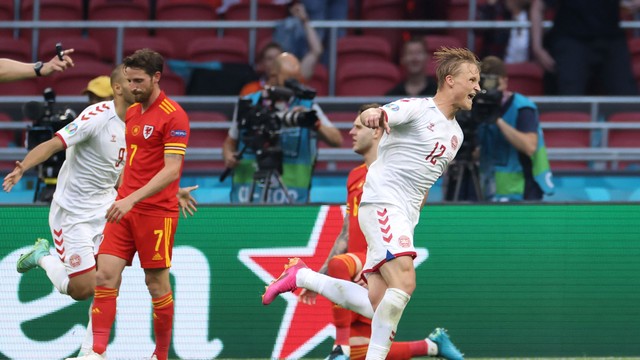 EUROCOPA DE 2020. 2021. OITAVAS DE FINAL. JOGO ÚNICO. PARTIDA ÚNICA. DINAMARCA. CLASSIFICADA. PAÍS DE GALES. ELIMINADO. QUARTAS DE FINAL. DINAMARCA. CONTRA. HOLANDA OU REPÚBLICA TCHECA.