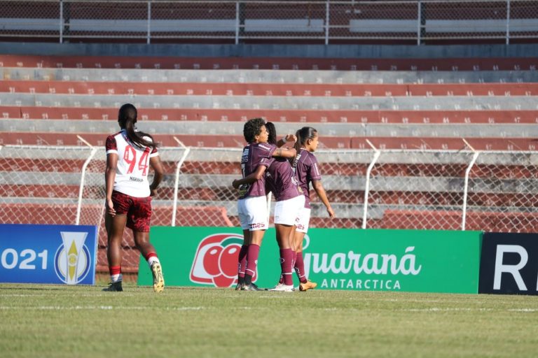 CAMPEONATO BRASILEIRO DE FUTEBOL FEMININO DA SÉRIE A1 D E2021. PRIMEIRA FASE. DÉCIMA QUINTA RODADA. FERROVIÁRIA-SP. QUINTO LUGAR. FLAMENGO-RJ. NONO LUGAR.