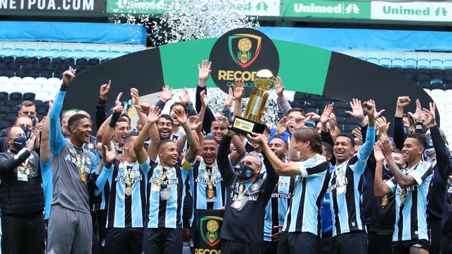 RECOPA GAÚCHA DE FUTEBOL. JOGO ÚNICO. GRÊMIO-RS. BICAMPEÃO. SANTA CRUZ-RS. VICE-CAMPEÃO. FEDERAÇÃO GA´´UCHA DE FUTEBOL. FGF.
