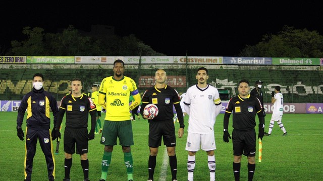 CAMPEONATO BRASILEIRO DA SÉRIE C DE 2021. PRIEMIRA FASE. QUINTA RODADA. GRUPO B. YPIRANGA-RS. FIGUEIRENSE-SC.