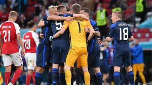 EUROCOPA DE 2021. PRIMEIRA FASE. PRIMEIRA RODADA. GRUPO B. DINAMARCA. FINLÂNDIA.