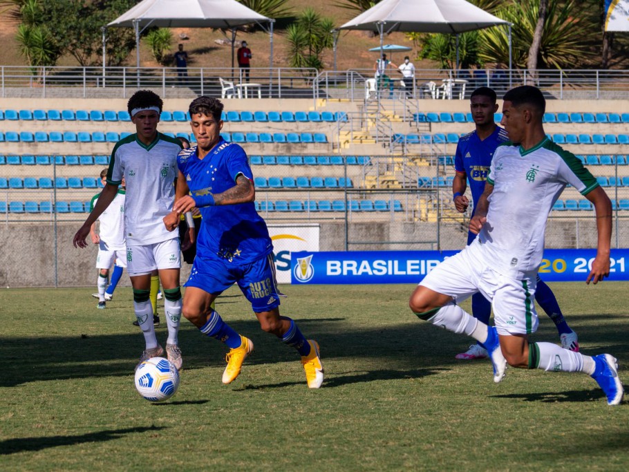 CAMPEONATO BRASILEIRO DE FUTEBOL SUB-20 DE 2021. PRIMEIRA FASE. TERCEIRA RODADA. SÃO PAULO-SP. SPORT-PE. GRÊMO-RS. FORTALEZA-CE. AMÉRICA-MG. CRUZEIRO-MG. BOTAFOGO-RJ. CHAPECOENSE-SC. ATLÉTICO-GO. FLAMENGO-RJ. CORINTHIANS-SP. ATLÉTICO-MG. BAHIA-BA. ATHLETICO-PR.