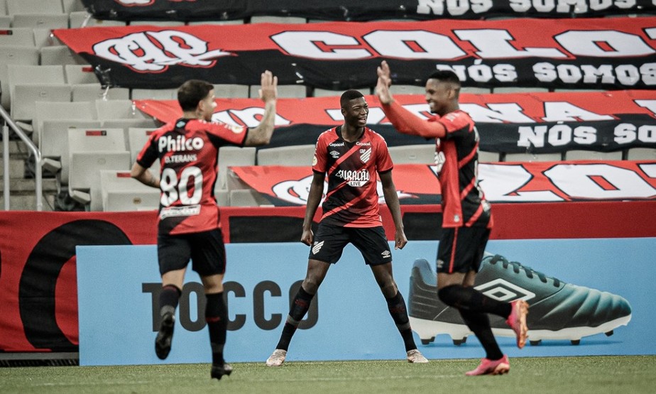 CAMPEONATO BRASILEIRO DA SÉRIE A DE 2021. PRIEMIRA FASE. NONA RODADA. ATHLETICO-PR. FORTALEZA-CE.