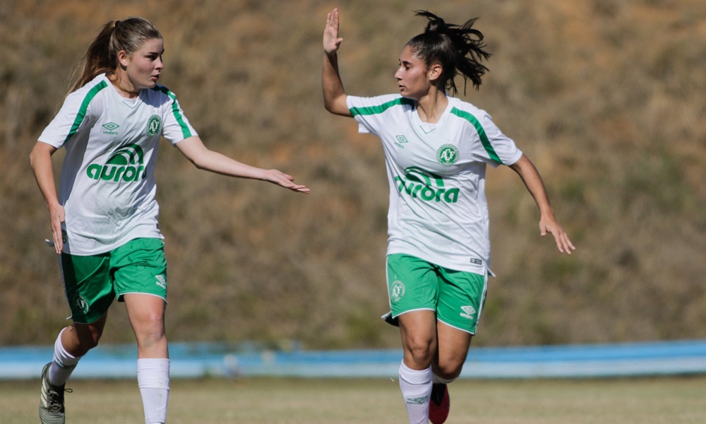 CAMPEONATO BRASILEIROD E FUTEBOL FEMININO SUB-18 DE 2021. PRIMEIRA FASE. SEGUNDA RODADA. GRUPO D. ATLÉTICO-MG. AUDAX-SP. SANTOS-SP. CEARÁ-CE. GRUPO E. CHAPECOENSE-SC. ATLÉTICO-GO. JUVENTUDE-RS. FERROVIÁRIA-SP. GRUPO F. FORTALEZA-CE. CORINTHIANS-SP. BAHIA-BA. AVAÍ/KINDERMANN-SC.