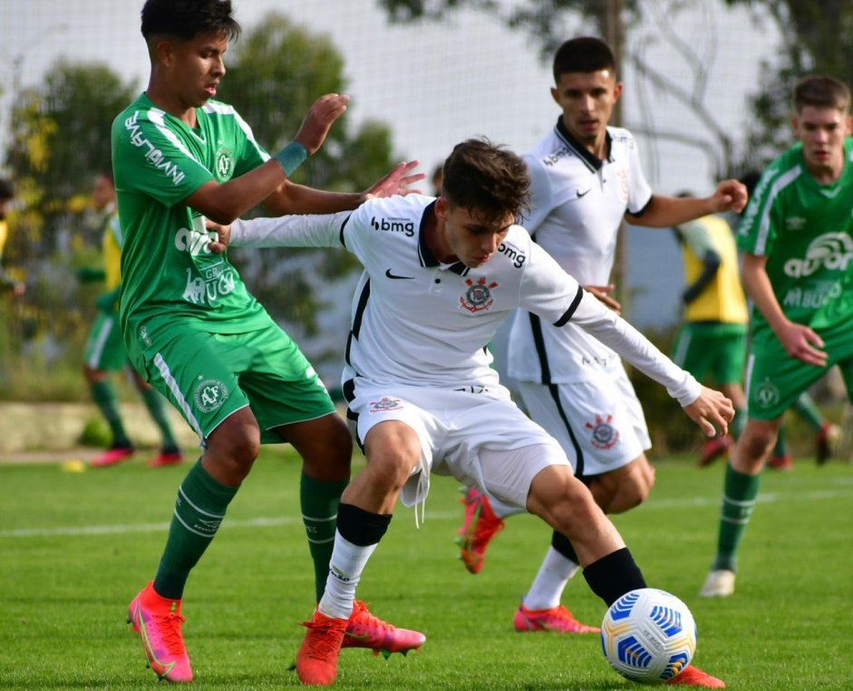 CAMPEONATO BRASILEIRO DE FUTEBOL SUB-17 DE 2021. PRIMEIRA FASE. NONA RODADA. GRUPO B. CORINTHIANS-SP. QUINTO COLOCADO. ELIMINADO. 14 PONTOS. CHAPECOENSE-SC. DÉCIMO COLOCADO. ELIMINADO. 3 PONTOS.