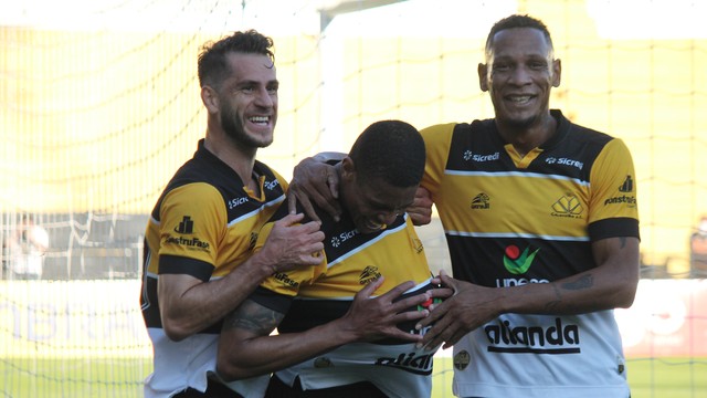 CAMPEONATO BRASILEIRO DA SÉRIE C DE 2021. PRIMEIRA FASE. NONA RODADA. GRUPO B. FIGUEIRENSE-SC. CRICIÚMA-SC.