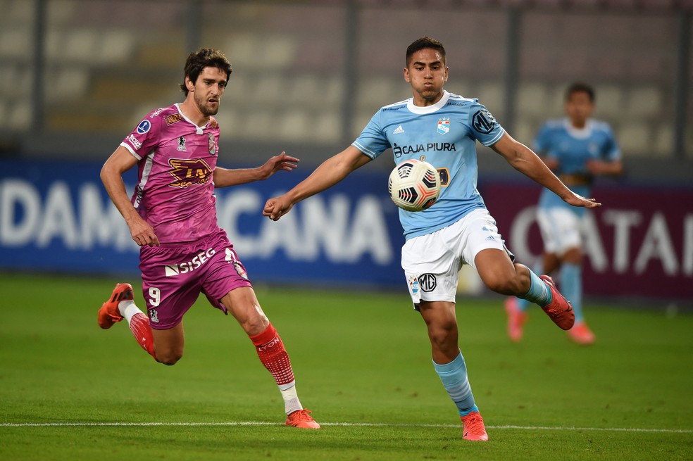COPA SUL-AMERICANA DE 2021. OITAVAS DE FINAL. PRIMEIRO JOGO. JOGO DE IDA. SPORTING CRISTAL. PERU. ARSENAL DE SARANDÍ. ARGENTINA.