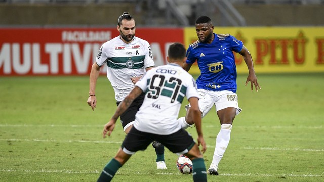 CAMPEONATO BRASILEIRO DA SÉRIE B DE 2021. PRIMEIRA FASE. DÉCIMA RODADA. CRUZEIRO-MG. CORITIBA-PR.
