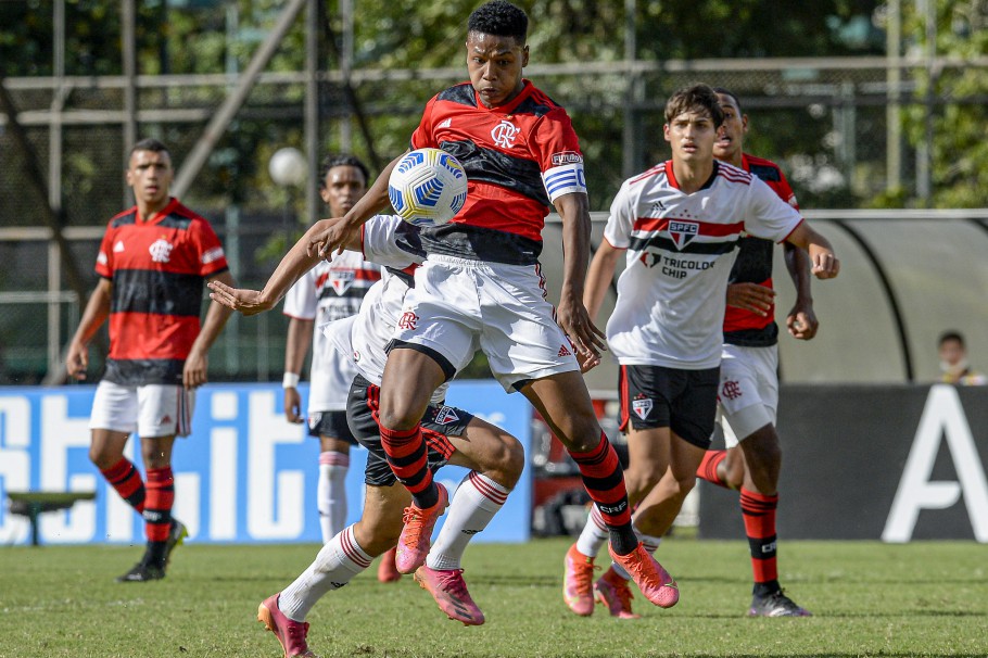 CAMPEONATO BRASILEIRO DA SUB-17 DE 2021. SEMIFINAL, JOGO DE VOLTA SEGUNDA PARTIDA. FLAMENGO-RJ. CLASSIFICADO. SÃO PAULO-SP. ELIMINADO. FINAL. JOGO DE IDA. JOGO DE VOLTA. PRIMEIRA PARTIDA. SEGUNDA PARTIDA. FLAMENGO-RJ. CONTRA. CRUZEIR-MG. OU. VASCO-RJ.