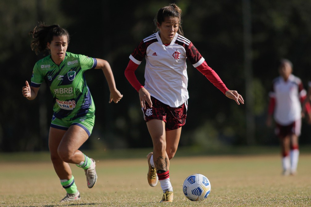 CAMPEONATO BRASILEIRO DE FUTEBOL FEMININO SUB-18 DE 2021. PRIMEIRA FASE. QUARTA RODADA. GRUPO A. MINAS BRASÍLIA-DF. FLAMENGO-RJ. CUIABÁ-MT. FLUMINENSE-RJ. GRUPO B. ATHLETICO-PR. SPORT-PE. AMÉRICA-MG. INTERNACIONAL-RS. GRUPO C. VITÓRIA-BA. GRÊMIO-RS. IRANDUBA-AM. SÃO PAULO-SP.