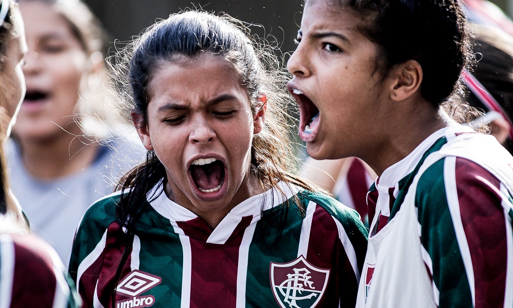 CAMPEONATO BRASILEIRO DE FUTEBOL FEMININO SUB-18 DE 2021. PRIMEIRA FASE. SEXTA RODADA. GRUPO A. FLUMINENSE-RJ. PRIMEIRO COLOCADO. 15 PONTOS. CLASSIFICADO. FLAMENGO-RJ. SEGUNDO COLOCADO. 13 PONTOS. POSSÍVEL CLASSIFICADO. MINAS BRASÍLIA-DF. TERCEIRO COLOCADO. 7 PONTOS. ELIMINADO. CUIABÁ-MT. QUARTO COLOCADO. 0 PONTO. ELIMINADO. GRUPO B. INTERNACIONAL-RS. PRIMEIRO COLOCADO. 18 PONTOS. CLASSIFICADO. AMÉRICA-MG. SEGUNDO COLOCADO. 8 PONTOS. ELIMINADO. SPORT-PE. TERCEIRO COLOCADO. 5 PONTOS. ELIMINADO. ATHLETICO-PR. QUARTO COLOCADO. ELIMINADO. 2 PONTOS. GRUPO C. SÃO PAULO-SP.PRIMEIRO COLOCADO. CLASSIFICADO. 16 PONTOS. GRÊMIO-RS. SEGUDNO COLOCADO. POSSÍVEL CLASSIFICADO. 13 PONTOS. IRANDUBA-AM. TERCEIRO LUGAR. ELIMINADO. 4 PONTOS. VITÓRIA-BA. QUARTO COLOCADO. ELIMINADO.1 PONTO.