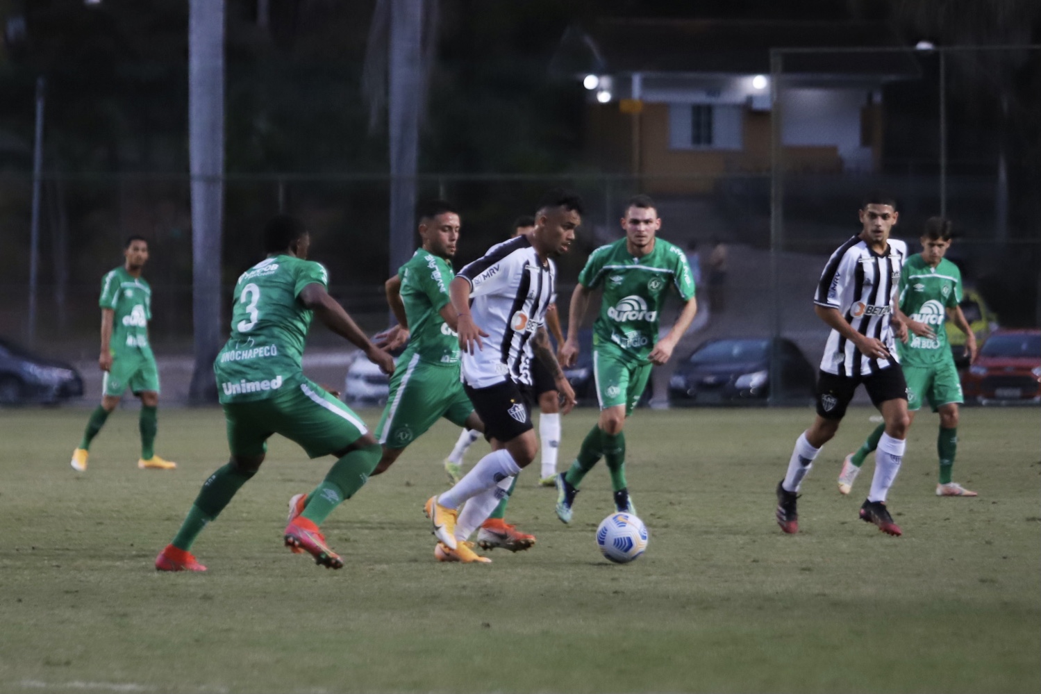 CAMPEONATO BRASILEIRO DE FUTEBO SUB-20 DE 2021. PRIMEIRA FASE. SEXTA RODADA. ATLÉTICO-MG. CHAPECOENSE-SC.