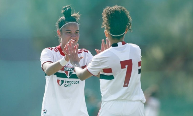 CAMPEONATO BRASILEIRO DE FUTEBOL FEMININO SUB-18 DE 2021. PRIMEIRA FASE. TERCEIRA RODADA. GRUPO A. FLAMENGO-RJ. MINAS BRASÍLIA-DF. FLUMINENSE-RJ. CUIABÁ-MT. GRUPO B. INTERNACIONAL-RS. AMÉRICA-MG. SPORT-PE. ATHLETICO-PR. GRUPO C. SÃO PAULO-SP. GRÊMIO-RS. VITÓRIA-BA. IRANDUBA-AM.