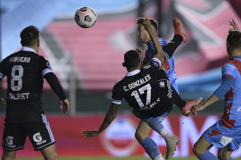 COPA SUL-AMERICANA DE 2021. OITAVAS DE FINAL. JOGO DE VOLTA. SEGUNDA PARTIDA. SPORTING CRISTAL. PERU. CLASSIFICADO. ARSENAL DE SARANDÍ. ARGENTINA. ELIMINADO. PEÑAROL. URUGUAI. OU. NACIONAL. URUGUAI.