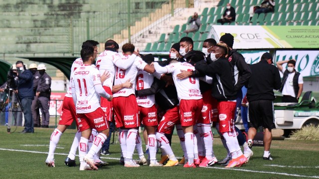 CAMPEONATO BRASILEIRO DA SÉRIE B DE 2021. PRIMEIRA FASE. DÉCIMA QUINTA RODADA. VILA NOVA-GO. GUARANI-SP.