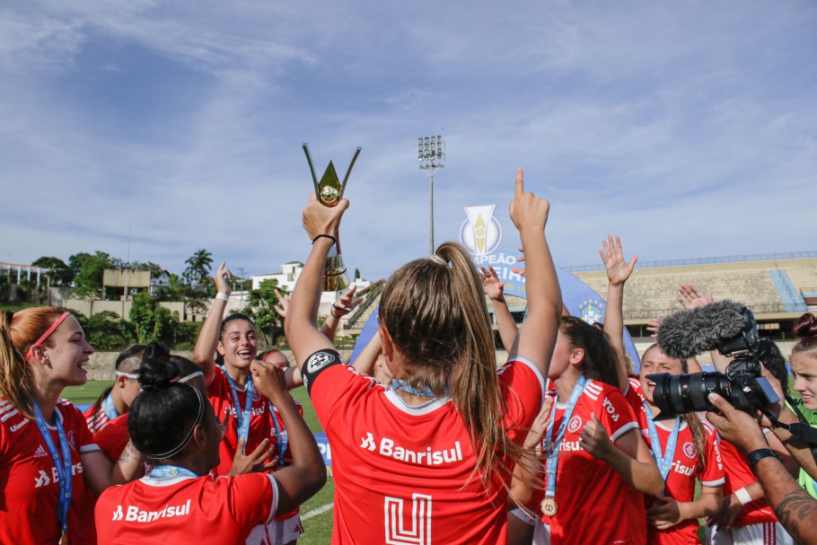 CAMPEONATO BRASILEIRO DE FUTEBOL FEMININO SUB-16 D E2021. SEMIFINAL. JOGO ÚNICO. PARTIDA ÚNICA. INTERNACIONAL-RS. CLASSIFICADO. SÃO PAULO-SP. ELIMINADO. DECISÃO DO TERCEIRO LUGAR. QUARTO LUGAR. SÃO PAULO-SP. MINAS BRASÍLIA-DF. FINAL. CORINTHAINS-SP. INTERNACIONAL-RS. SOROCABA-SP. JOGO ÚNICO. PARTIDA ÚNICA.