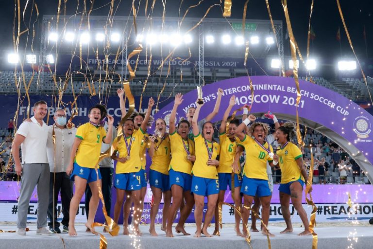 BRASIL. FUTEBOL DE AREIA. BEACH SOCCER FEMININO. CAMPEÃO. RÚSSIA. ESTADOS UNIDOS. ESPANHA.