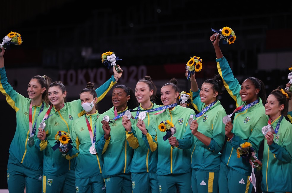 JOGOS OLÍMPICOS DE TOQUIO EM 2020. 2021. VÔLEI FEMININO. FINAL. ESTADOS UNIDOS. CAMPEÃO. MEDALHA DE OURO. BRASIL. VICE-CAMPEÃO. MEDALHA DE PRATA.