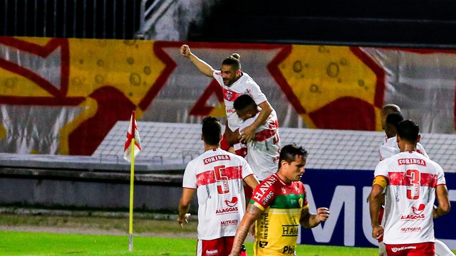 CAMPEONATO BRASILEIRO DA SÉRIE B DE 2021. PRIMEIRA FASE. DÉCIMA SÉTIMA RODADA. CRB-AL. BRUSQUE-SC.