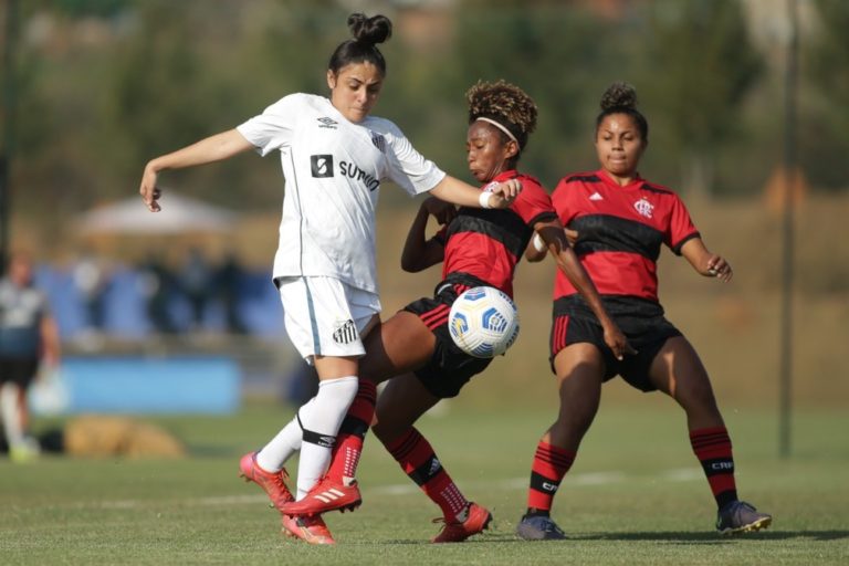 CAMPEONATO BRASILEIRO DE FUTEBOL FEMININO SUB-18 DE 2021. SEGUNDA FASE. TERCEIRA RODADA. GRUPO D. FLAMENGO-RJ. TERCEIRO LUGAR. 3 PONTOS. ELIMINADO. SANTOS-SP. QUARTO LUGAR. 1 PONTO. ELIMINADO.GRUPO D.