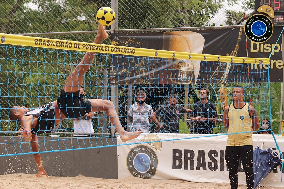 INTERVENÇÃO NO FUTEVÔLEI.