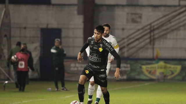 CAMPEONATO BRASILEIRO DA SÉRIE B DE 2021. PRIEMIRA FASE. DÉCIMA NONA RODADA. GOIÁS-GO. BRUSQUE-SC.