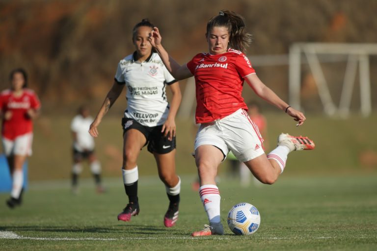 CAMPEONATO BRASILEIRO DE FUTEBOL FEMININO SUB-18 DE 2021. SEGUNDA FASE. TERCEIRA RODADA. H. INTERNACIONAL-RS. CLASSIFICADO. 5 PONTOS. SEGUNDO COLOCADO. CORINTHIANS-SP. CLASSIFICADO. 7 PONTOS. PRIMEIRO LUGAR.