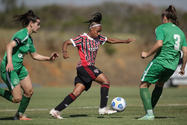 CAMPEONATO BRASILEIRO DE FUTEBOL FEMININO SUB-18 DE 2021. SEGUNDA RODADA. TERCEIRA RODADA. GRUPO C. SÃO PAULO-SP. PRIEMIRO COLOCADO. 7 PONTOS. CLASSIFICADO. CHAPECOENSE-SC. 1 PONTO. ELIMINADO. QUARTO COLOCADO.