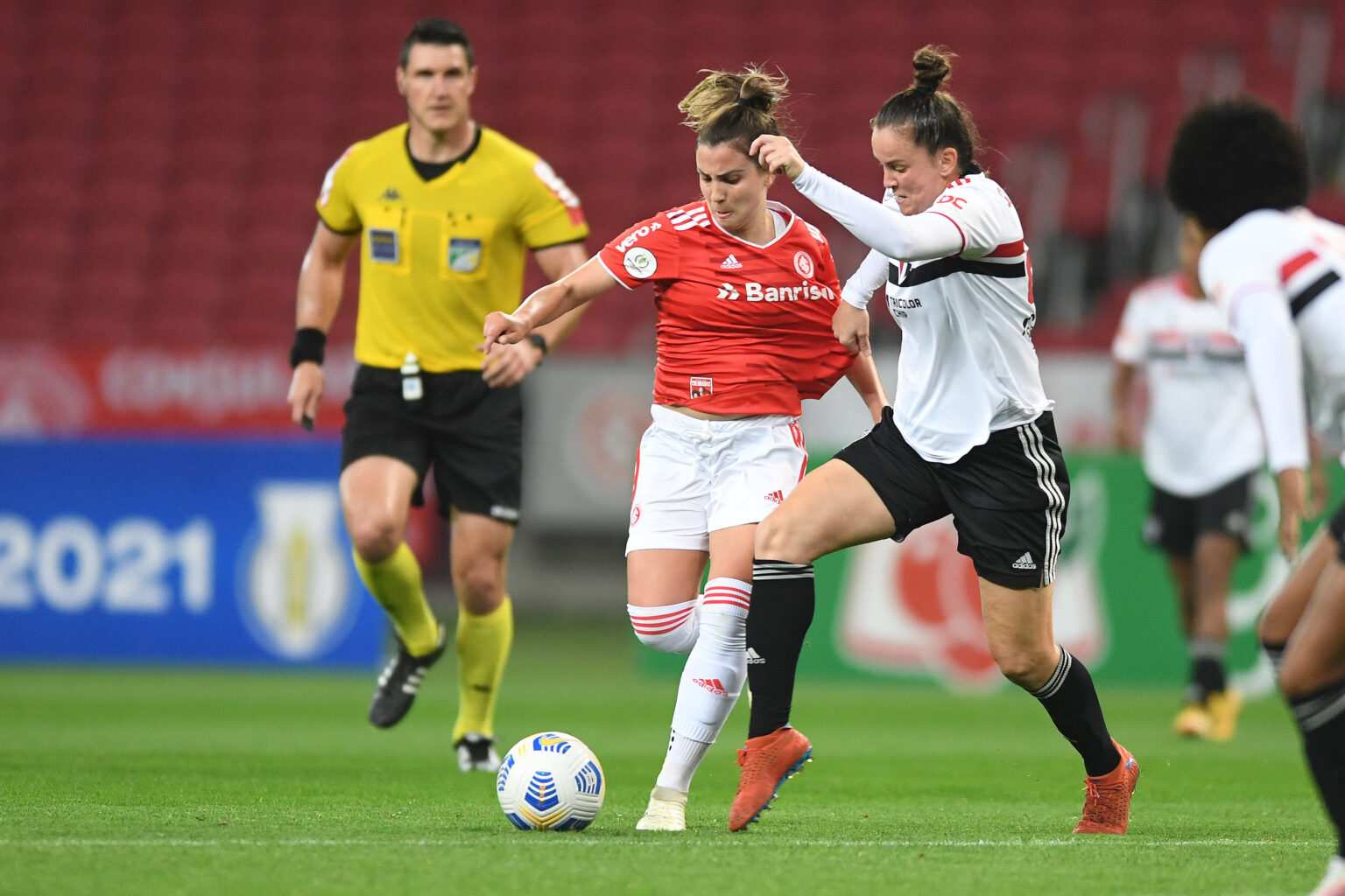 CAMPEONATO BRASILEIRO DE FUTEBOL FEMININO DA SÉRIE A1 DE 2021. QUARTAS DE FINAL. PRIEMIRO JOGO. PARTIDA DE IDA. JOGO DE IDA. INTERNACIONAL-RS. SÃO PAULO-SP.
