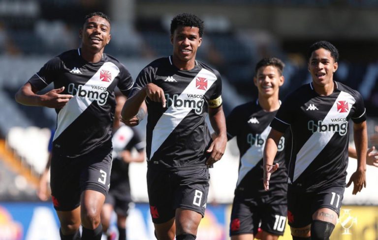 CAMPEONATO BRASILEIRO DE FUTEBOL SUB-17 DE 2021. SEMIFINAL. SEGUNDA PARTIDA. JOGO DE VOLTA. VASCO-RJ. CLASSIFICADO. CRUZEIRO-MG. ELIMINADO. FINAL. FLAMENGO-RJ. CONTRA. VASCO-RJ.