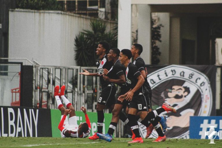 CAMPEONATO BRASILEIRO DE FUTEBOL SUB-17 DE 2021. FINAL. JOGO DE IDA. PEIMEIRA PARTIDA. VASCO-RJ. FLAMENGO-RJ.