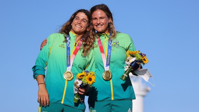 JOGOS OLÍMPICOS DE TÓQUIO DE 2020. 2021. MEDALHA DE OURO. VELA. MARTINE GRAEL. KAHENA KUNZE.