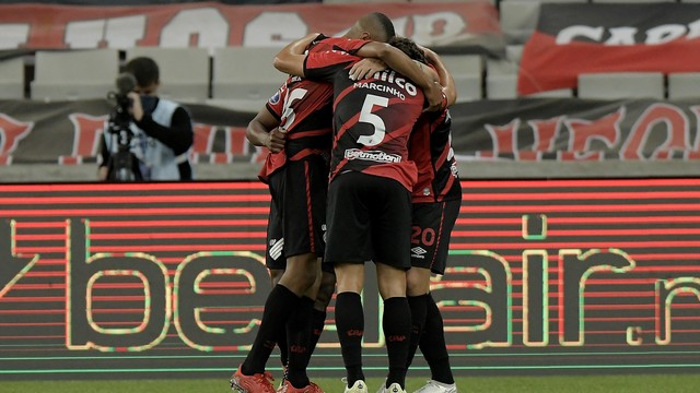 COPA SUL-AMERICANA DE 2021. SEMIFINAL. SEGUNDA PARTIDA. JOGO DE VOLTA. ATHLETICO-PR. BRASIL. CLASSIFICADO. PEÑAROL. URUGUAI. ELIMINADO. FINAL. JOGO ÚNICO. ATHLETICO-PR. BRASIL. RED BULL BRAGANTINO-SP. BRASIL.