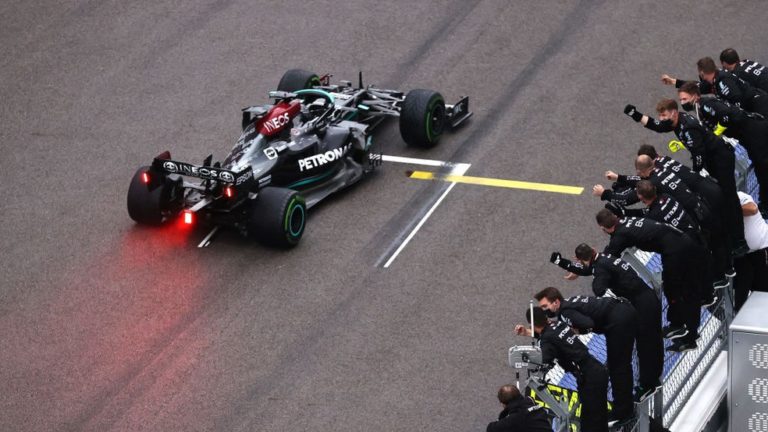 GRANDE PRÊMIO DA RÚSSIA. LEWIS HAMILTON. CENTÉSIMA VITÓRIA.