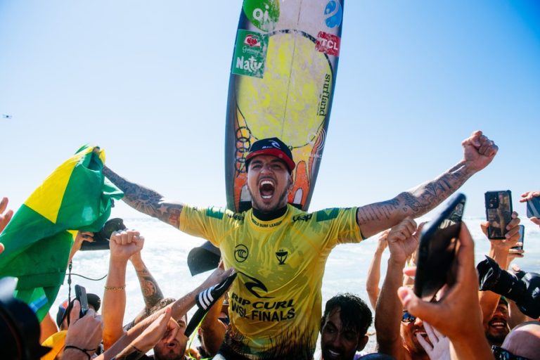 SURF. GABRIEL MEDINA. TRICAMPEÃO.