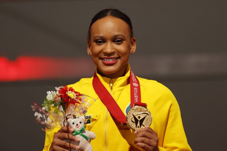 REBECA. MEDALHA DE OURO. MUNDIAL DE GINÁSTICA.