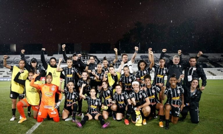 TAÇA LIBERTADORES DA AMÉRICA DE FUTEBOL FEMININO DE 2021. SEMIFINAL. JOGO ÚNIO. PARTIDA ÚNICA. CORINTHIANS-SP. BRASIL. CLASSIFICADO. NACIONAL. URUGUAI. ELIMINADO. DECISÃO DO TERCEIRO LUGAR. QUARTO LUGAR. FERROVIÁRIA-SP. BRASIL. NACIONAL. URUGUAI. FINAL. INDDPENDIENTE SANTA FÉ. COLÔMBIA. CORINTHIANS-SP.
