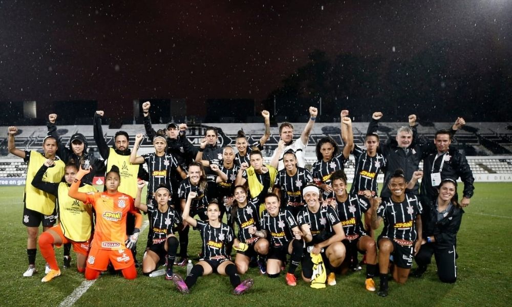 TAÇA LIBERTADORES DA AMÉRICA DE FUTEBOL FEMININO DE 2021. SEMIFINAL. JOGO ÚNIO. PARTIDA ÚNICA. CORINTHIANS-SP. BRASIL. CLASSIFICADO. NACIONAL. URUGUAI. ELIMINADO. DECISÃO DO TERCEIRO LUGAR. QUARTO LUGAR. FERROVIÁRIA-SP. BRASIL. NACIONAL. URUGUAI. FINAL. INDDPENDIENTE SANTA FÉ. COLÔMBIA. CORINTHIANS-SP.