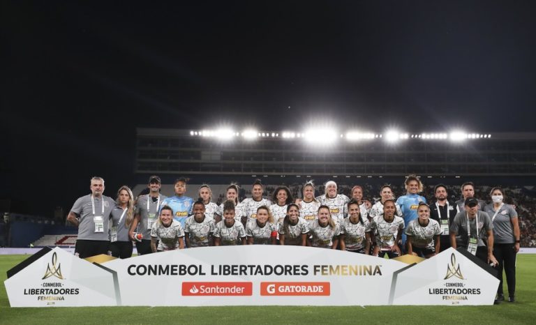 TAÇA LIBERTADORES DA AMÉRICA DE FUTEBOL FEMININO DE 2021. FINAL. JOGO ÚNICO. PARTIDA ÚNICA. CORINTHIANS-SP. BRASIL. CAMPEÃO. TRICAMPEONATO. 2017. 2019. 2021. INDEPENDIENTE SANTA FÉ. COLÔMBIA. VICE-CAMPEÃO.