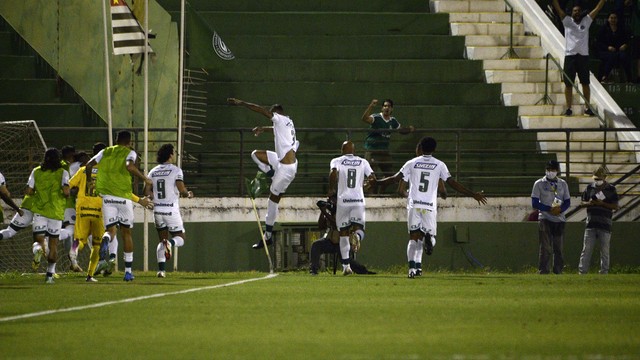 CAMPEONATO BRASILEIRO DA SÉRIE B DE 2021. PRIMEIRA FASE. TRIGÉSIMA SÉTIMA RODADA. GOIÁS-GO. GUARANI-SP.