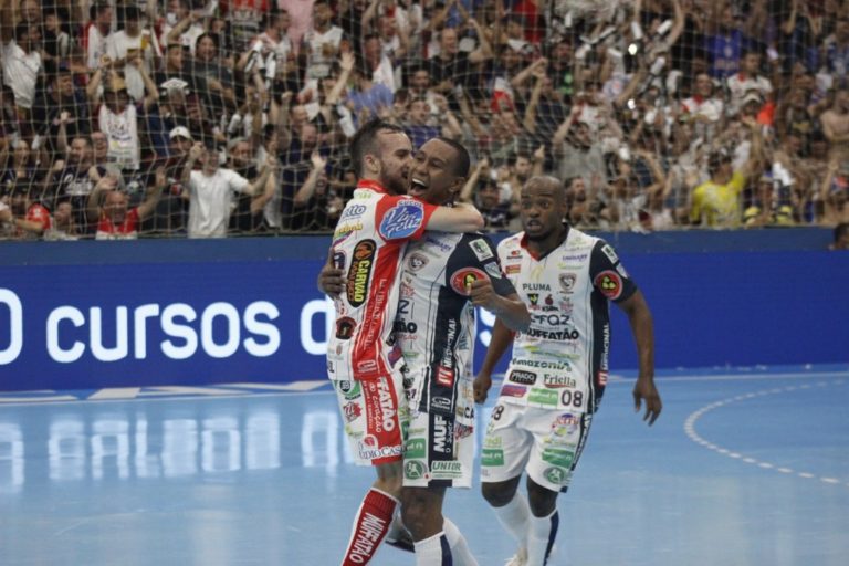 LIGA NACIONAL DE FUTSAL. FINAL. CASACAVEL-PR. CAMPEÃO. SOROCABA-SP. VICE-CAMPEÃO.