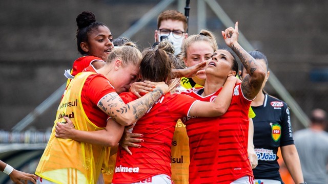 CAMPEONATO GAÚCHO DE 2021 DE FUTEBOL FEMININO. FINAL. INTERNACIONAL-RS. CAMPEÃO. GRÊMIO-RS. VICE-CAMPEÃO.