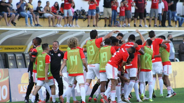 SUPERCOPA SUB-20 DE 2021. JOGO ÚNICO. PARTIDA ÚNICA. INTERNACIONAL-RS. CAMPEÃO. CORITIBA-PR.VICE-CAMPEÃO. ESTÁDIO HERIBERTO HÜLSE. CRICIÚMA-SC.