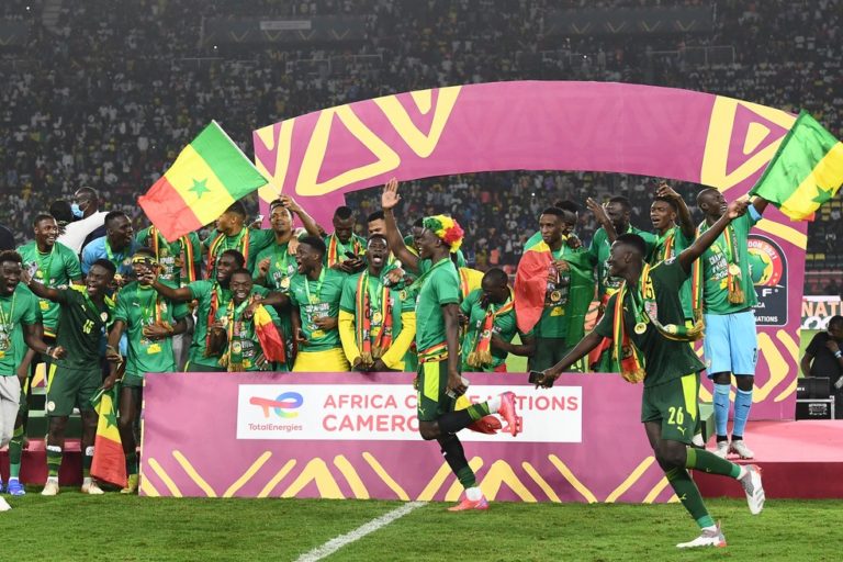 COPA AFRICANA DAS NAÇÕES. FINAL. JOGO ÚNICO. PARTIDA ÚNICA. SENEGAL. CAMPEÃO. PELA PRIMEIRA VEZ. EGITO. VICE-CAMPEÃO. SEDE CAMARÕES.