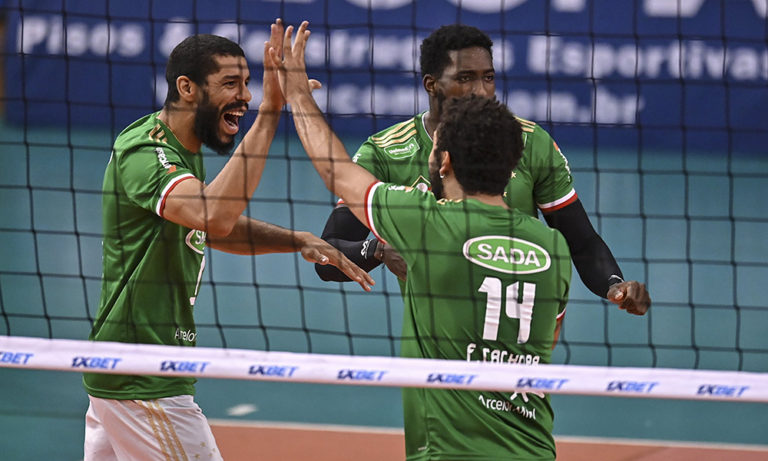SUPERLIGA DE VÔLEI MASCULINO. TEMPORADA 2021.2022. SEMIFINAL. SEGUNDA PARTIDA. CRUZEIRO-MG. CLASSIFICADO. SESI-SP. ELIMINADO.