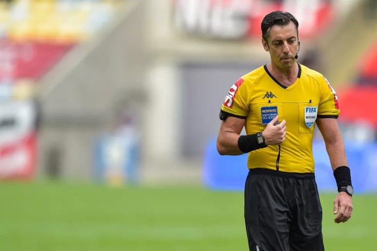 ÁRBITROS BRASILEIROS NA COPA DO MUNDO DE 2022. RAPHAEL CLAUS. WILTON PEREIRA. FIFA.