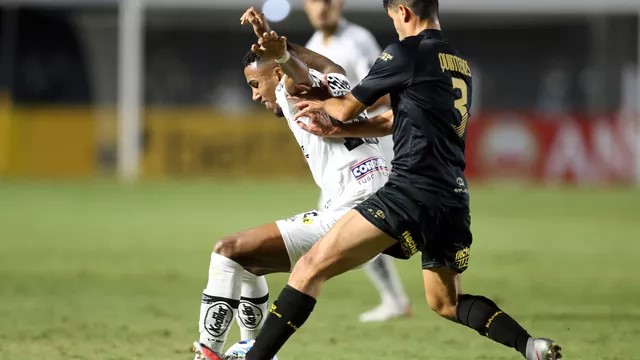 COPA SUL-AMERICANA DE 2022. FASE DE GRUPOS. GRUPO C. SANTOS-SP. BRASIL. CLASSIFICADO. PRIMEIRO COLOCADO. 11 PONTOS. 3 VITÓRIAS. 7 GOLS PRÓ. E +2 GOLS DE SALDO. BANFIELD. ARGENTINA. ELIMINADO. 5 PONTOS. 1 VITÓRIA E -3 GOLS DE SALDO. QUARTO COLOCADO.